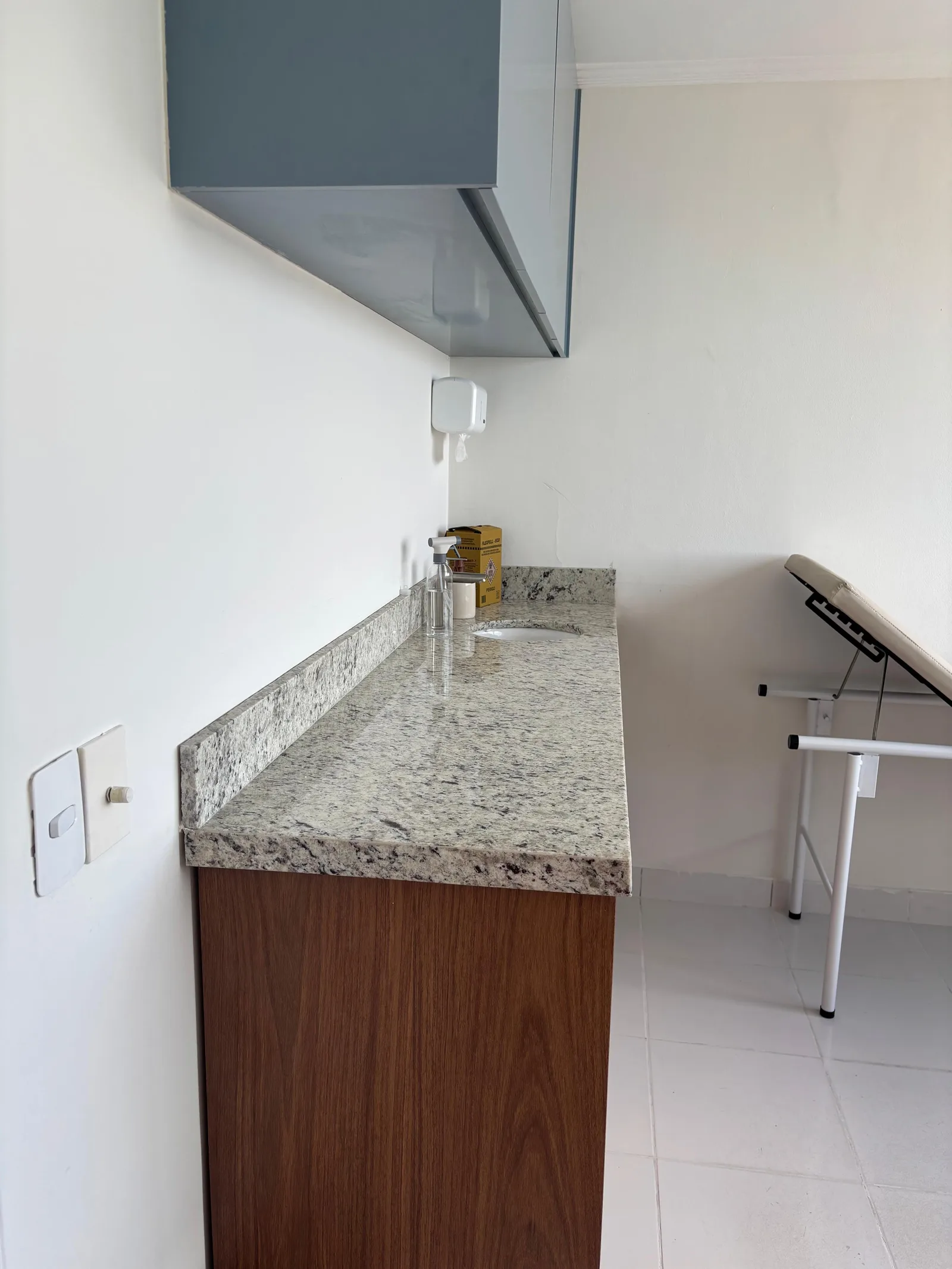 Sala 1 — maca e armários